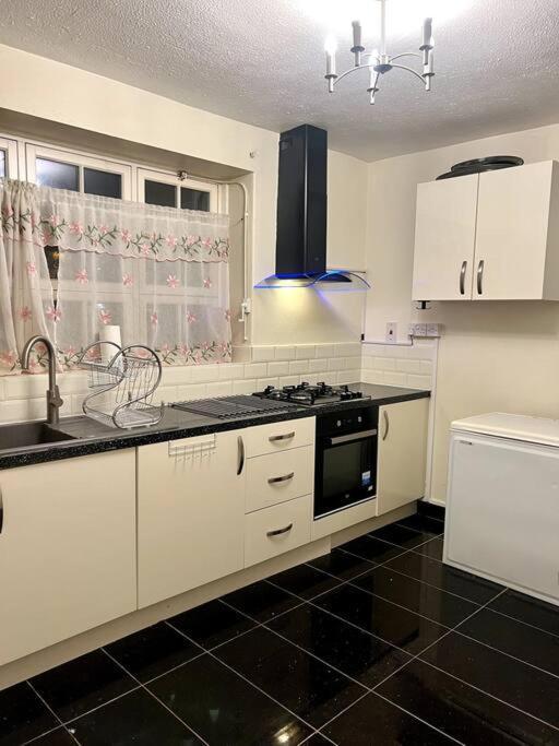 2 Bedroom Flat In Vauxhall, London Exterior photo